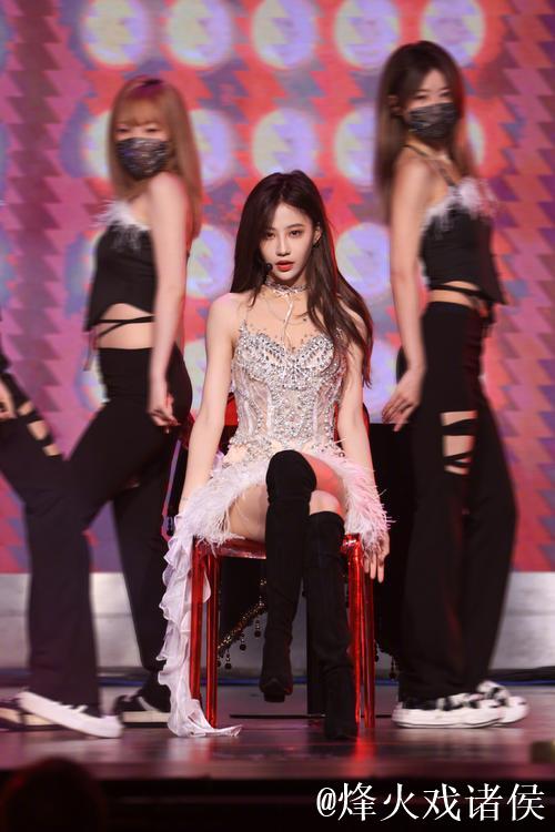 19岁新星闪耀首秀：应急出场，表现出色