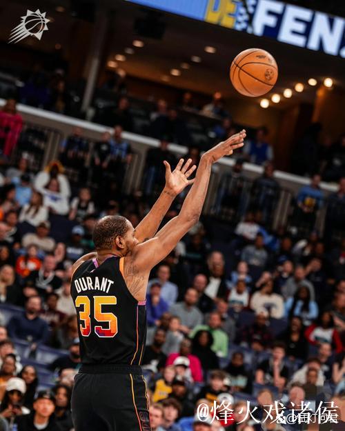 杜兰特利用掩护命中三分，终场前火箭与掘金连中四记远投对决